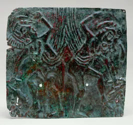Placa repujada con figuras danzantes, 1100-1300